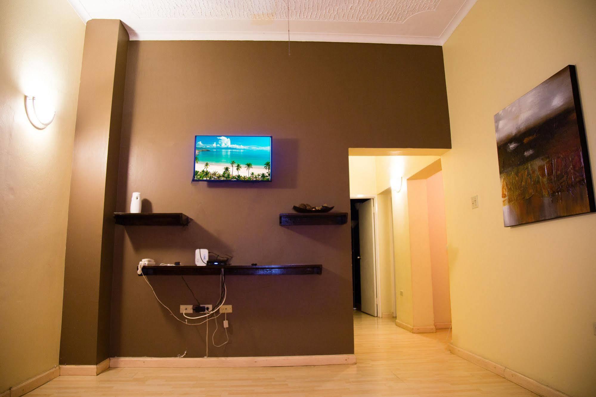 New Kingston Guest Apartment At Westbury Kültér fotó